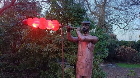 Incredible sculpture dedicated to Waterford's history of glassmaking is unveiled