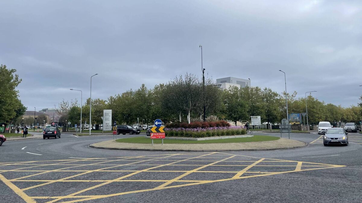 UHW crossing lights out 'twice a week'