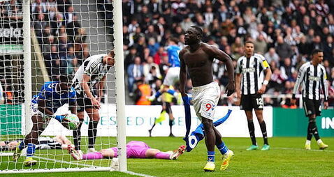 Brian Brobbey nets late winner as Sunderland complete derby double at Newcastle