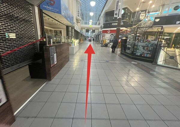 5:08pm: He walked towards the Hallmark Jewellers unit in the shopping centre...