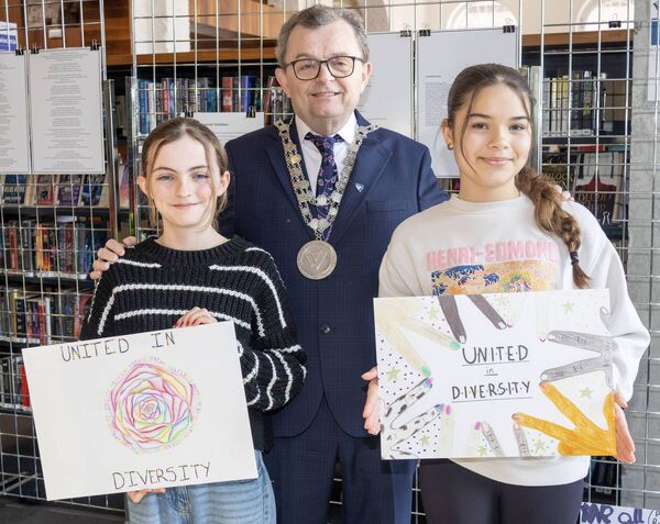 Mayor Seamus Ryan with Julia and Clarice, Christ Church NS, winners in the 5th-6th class. Mayor Seamus Ryan with Julia and Clarice, Christ Church NS, winners in the 5th-6th class.