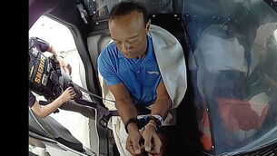 Gian van Veen brands Luke Littler ‘out of order’ as Dutchman edges fiery clash