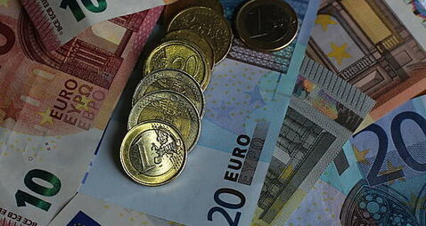 82 per cent of people fear a recession in the next year, poll shows