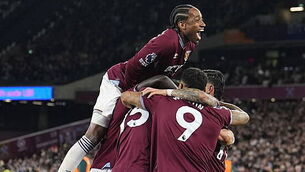 Fabio Carvalho snatches last-gasp point for Brentford to deny Chelsea Fabio Carvalho snatches last-gasp point for Brentford to deny Chelsea