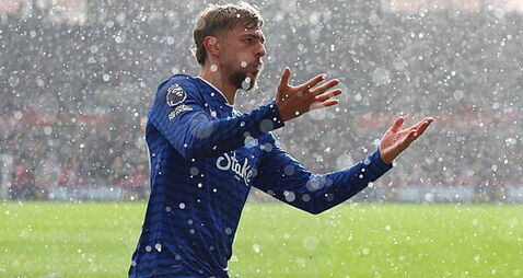 Kiernan Dewsbury-Hall scores late equaliser for Everton at Brentford