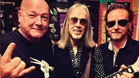 Irish rock guitar legend set for the Seantí