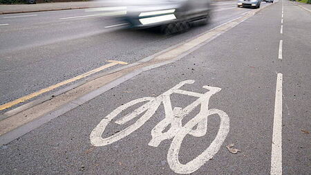 Bike deaths barely budge in EU as amount of car deaths drop sharply - report