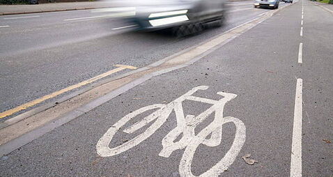 Bike deaths barely budge in EU as amount of car deaths drop sharply - report