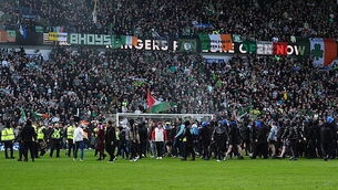 John Higgins battles back to frustrate Ronnie O’Sullivan in tense Crucible clash