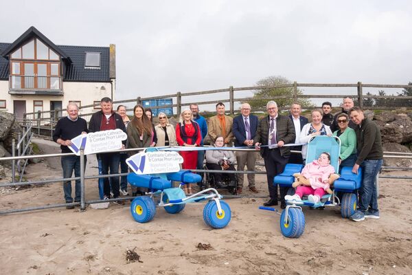  Launching the Clonea Beach Wheelchair Pilot scheme with Deputy Mayor of Waterford City and County, Cllr. John Pratt were Cllr. Damien Geoghegan, Cllr. Kate O’Mahoney, Cllr. Pat Nugent, Cllr. Joe O’Riordan, along with the Aherne family, Dan Casey, members of Waterford Disability Network, CoMotion Mobility Solutions and staff of Waterford City and County Council. Photo: David Clynch