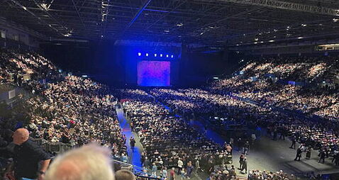Teenager in custody after ‘bomb hoax’ halts Peter Kay performance