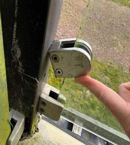 An example of a failed bracket in Mount Suir