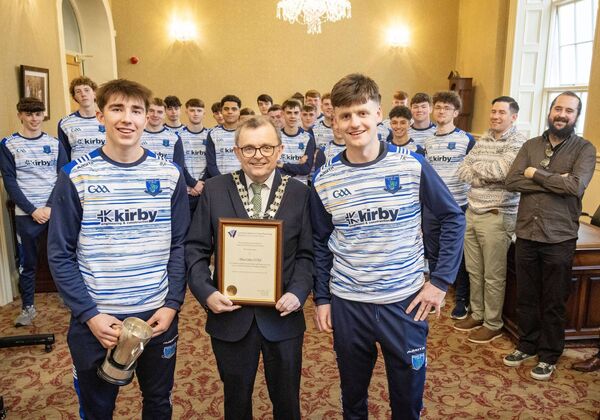 Mayor of Waterford City &amp; County Cllr Seamus Ryan, welcomed the Mount Sion CBS team to City Hall in recognition of their victory in the Niall McInerney Cup when they were crowned All Ireland Senior D Hurling champions and presented a scroll to the team captains Bradley Penkert and Tommy Kennedy on behalf of the team. 