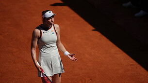 Jakub Mensik collapses on court amid intense French Open heat