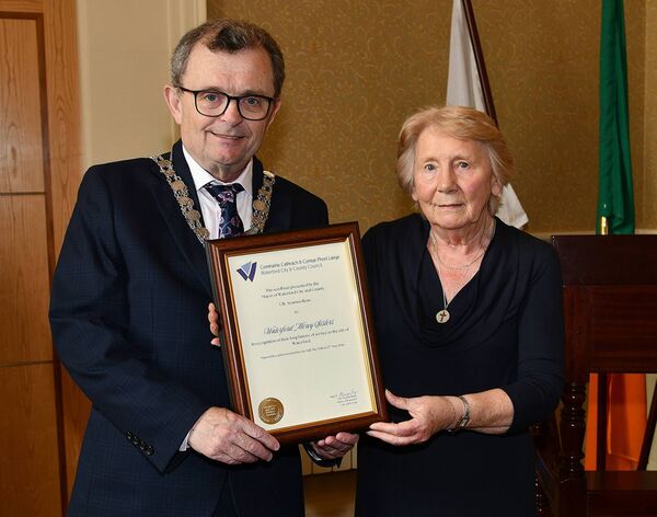 Mayor Seamus Ryan presenting the scroll to Sr. Coirle McCarthy, Mercy Sister.