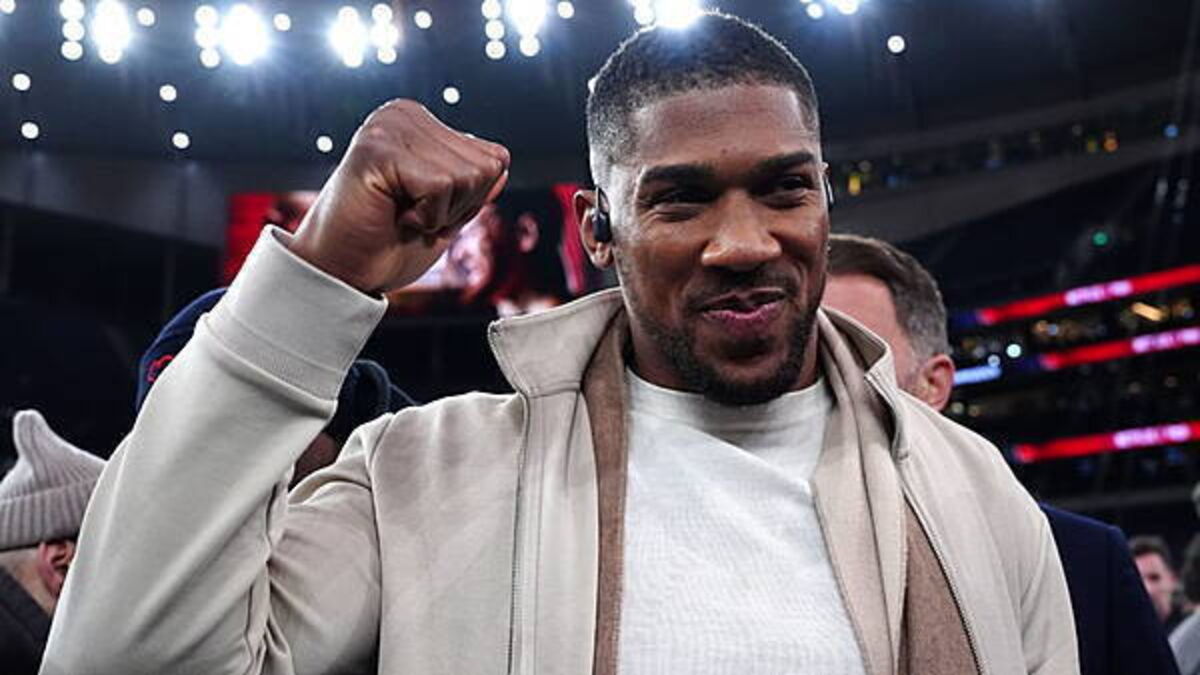 Anthony Joshua vows to be ‘good soldier’ for parents of friends killed in crash