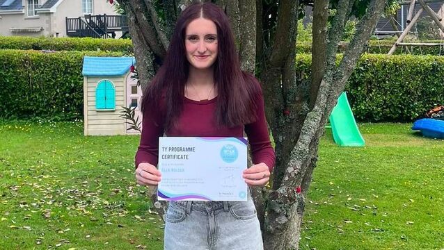 <p>Ella Bolger pictured with her certificate</p>
