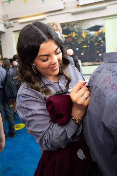 Alexia Kavanagh Foran signing shirts of peers Alexia Kavanagh Foran signing shirts of peers