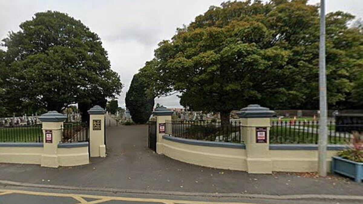 Local councillor condemns 'unacceptable' brawl at Portlaoise graveyard mass