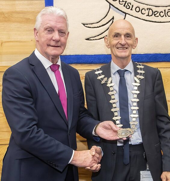Cllr John O'Leary handing over the chains to Cllr Seanie Power. Photo: Sean Byrne Photography Cllr John O'Leary handing over the chains to Cllr Seanie Power. Photo: Sean Byrne Photography