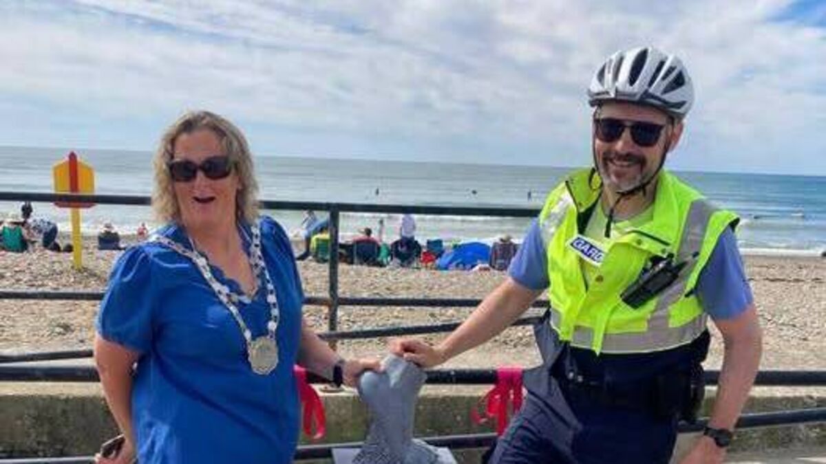 Mayor and Garda join forces at the kicking stone in Waterford