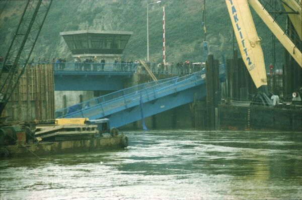 A collapsed span of Rice Bridge after a cable gave way during its construction. A collapsed span of Rice Bridge after a cable gave way during its construction.