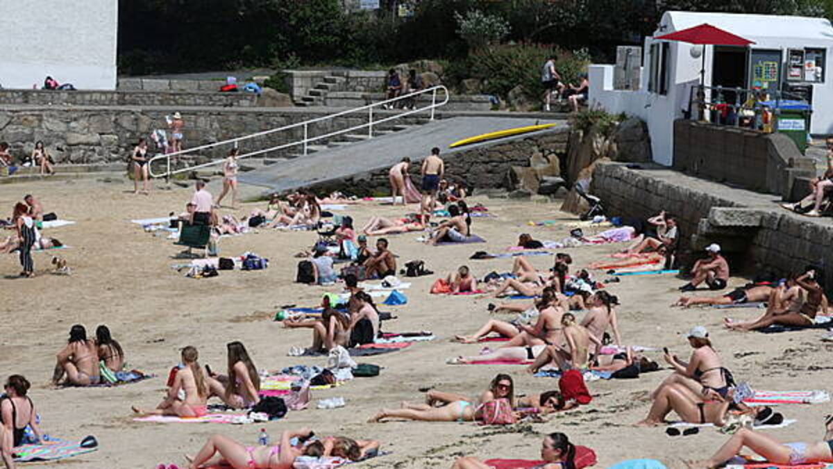 Heat warning continues in Ireland as temperatures could hit 30°C