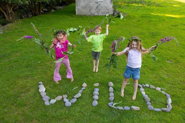 Celebrating the launch of last year's Comeraghs Wild Festival Clarke Ní Chaoindealbháin (6), Noah Kavanagh (6) and Daisey McCann (6). Photo by Patrick Browne 