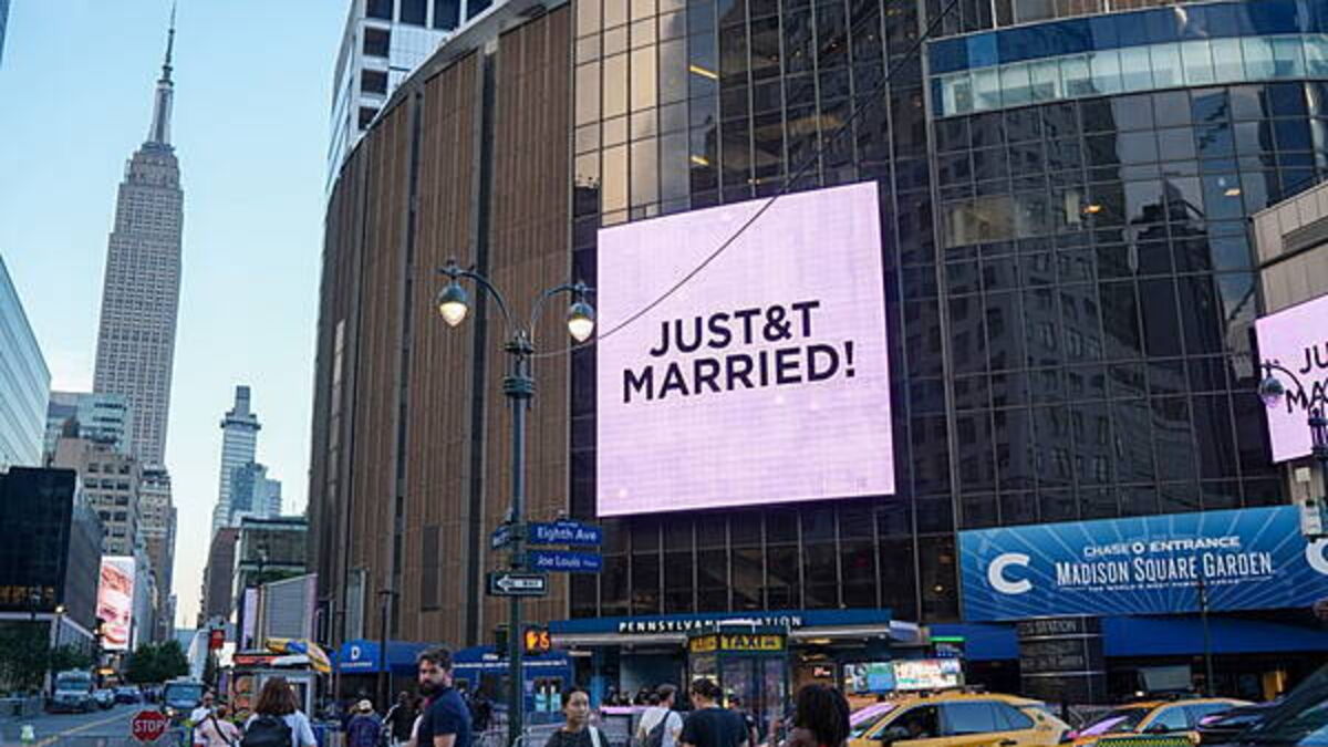 Who were the celebrity guests at Taylor Swift’s wedding?