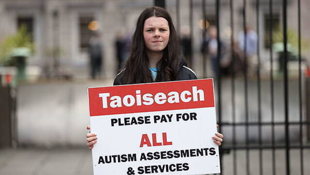 Teenage activist begins third sleepout at Dáil over special needs assessments