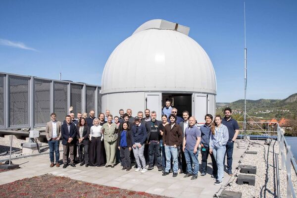 Consortium partners pictured visiting the OGS at Fraunhofer IOF at Jena Consortium partners pictured visiting the OGS at Fraunhofer IOF at Jena