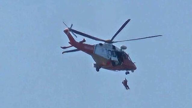 Walker with serious leg injury is rescued from Comeraghs