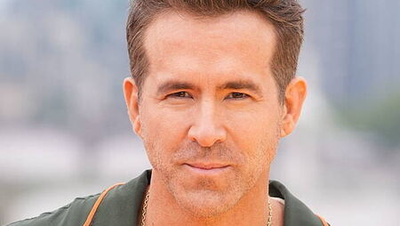 Ryan Reynolds walks the floor at Comic-Con dressed as Deadpool