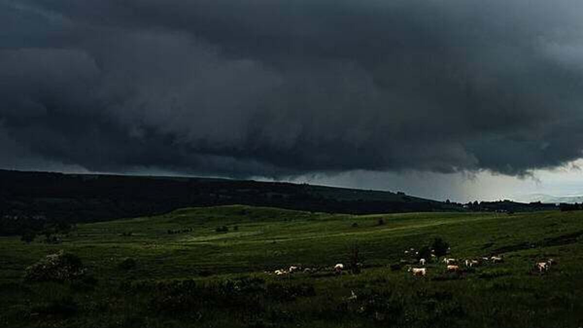 Thunderstorm warning extended to Cavan, Donegal and Connacht
