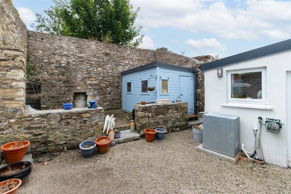 The property offers a peaceful countryside atmosphere with the convenience of having everyday essentials just a short walk away. The property offers a peaceful countryside atmosphere with the convenience of having everyday essentials just a short walk away.
