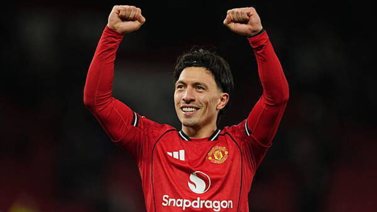 Lisandro Martinez joins Man United training camp before Dublin friendly