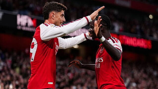 Arsenal make emphatic winning start to title defence