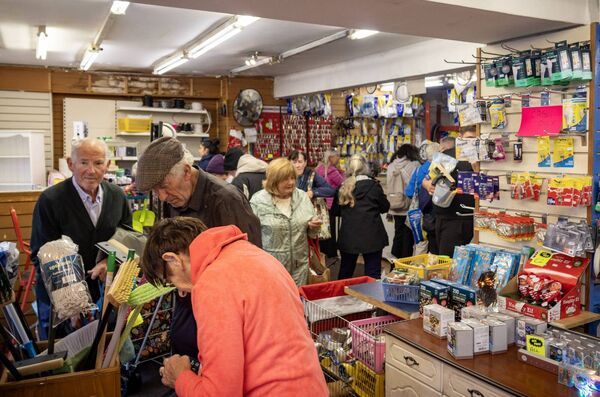 Last days of shopping at Wallace Electrical as it closed its doors after 45 years of service to Waterford. Photo: Joe Evans Last days of shopping at Wallace Electrical as it closed its doors after 45 years of service to Waterford. Photo: Joe Evans