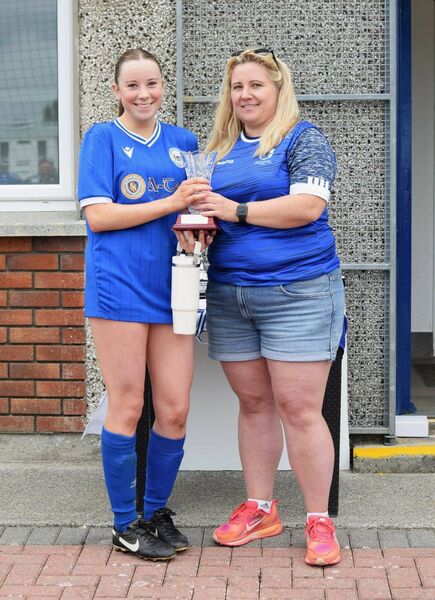 Player of the Match Alannah Kirwan receiving her award from Lynne Casey, WDWSL. Player of the Match Alannah Kirwan receiving her award from Lynne Casey, WDWSL.