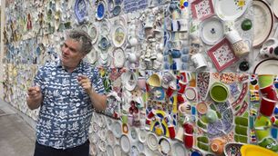 <p>Waterford’s DONATE-A-PLATE project, led by environmental artist Sean Corcoran, Photograph: Patrick Browne.</p>