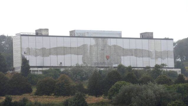 <p>The Ardree Hotel which has lain derelict for many years.</p>