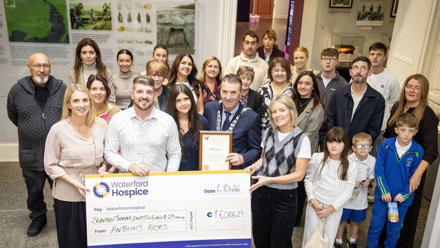 Waterford Mayor honours ultramarathon runner who raised €27k for Hospice and Solas