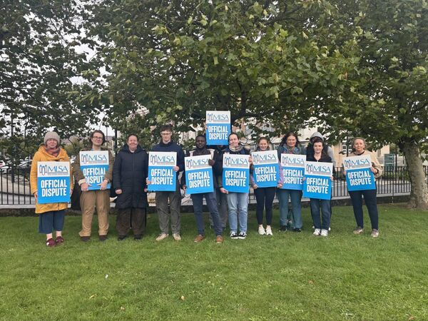 Members of the Medical Laboratory Scientists Association picketing outside University Hospital Waterford. Photo: Erin Gahan Members of the Medical Laboratory Scientists Association picketing outside University Hospital Waterford. Photo: Erin Gahan