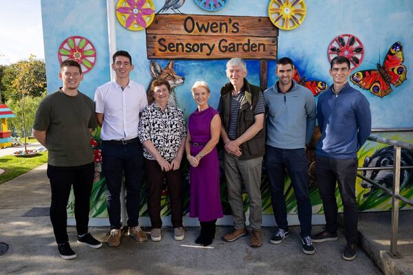Joanna Donnelly pictured with David, Mikey, Anne, Micheal, Brian & Kevin Phelan. Joanna Donnelly pictured with David, Mikey, Anne, Micheal, Brian & Kevin Phelan.